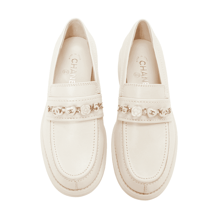 Chanel Heart Charm Loafers Beige Leather Never worn, with tag - Front View