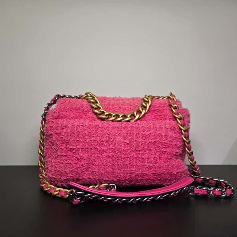 Chanel 19 Pink Tweed Good condition - Back View