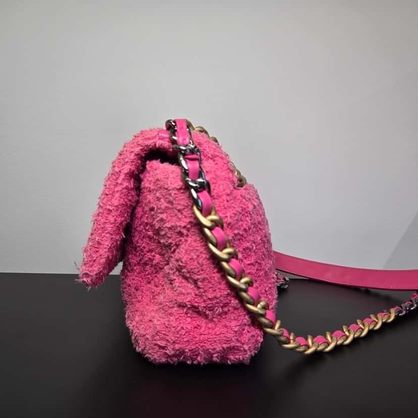 Chanel 19 Pink Tweed Good condition - Inside View