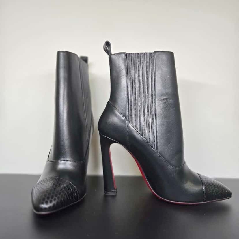 Christian Louboutin Me In The 90S boots Black Leather Never worn - Inside View