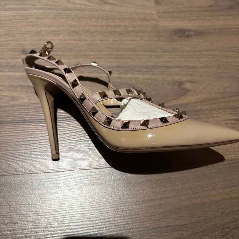 Valentino Garavani Rockstud Heels Beige Leather Very good condition - Inside View