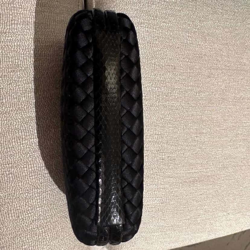 Bottega Veneta Chain Knot Clutch Black Satin Very good condition - Inside View