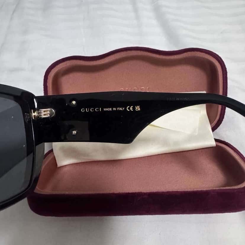 Gucci Over Size Rectangular Black Plastic Very good condition - Back View