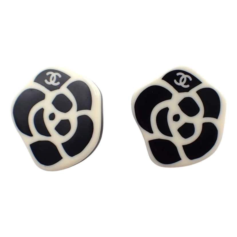 Chanel Vintage Camellia Clip-On Earrings White Plastic Good condition - Front View
