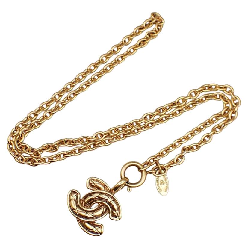 Chanel Vintage Quilted CC Pendant Necklace Gold Good condition - Front View