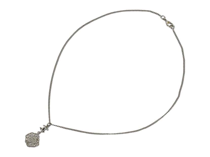 Chanel Camellia Pendant Necklace Silver Metal Good condition - Front View
