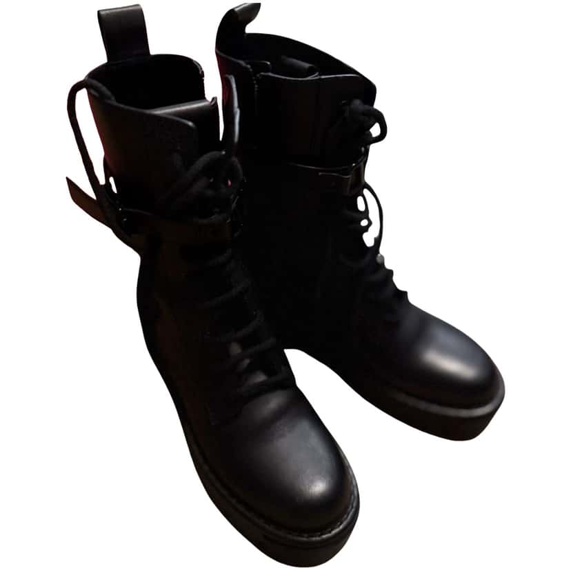 Valentino Boots Black Leather Very good condition - Front View