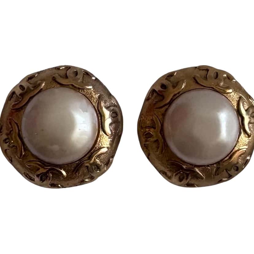 Chanel Faux Pearl CC Earrings Gold Very good condition - Front View