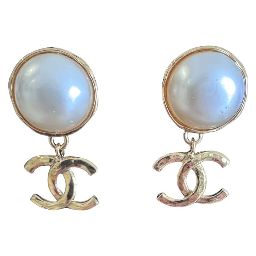 Chanel CC Logo Pearl Earrings Gold Very good condition - Front View