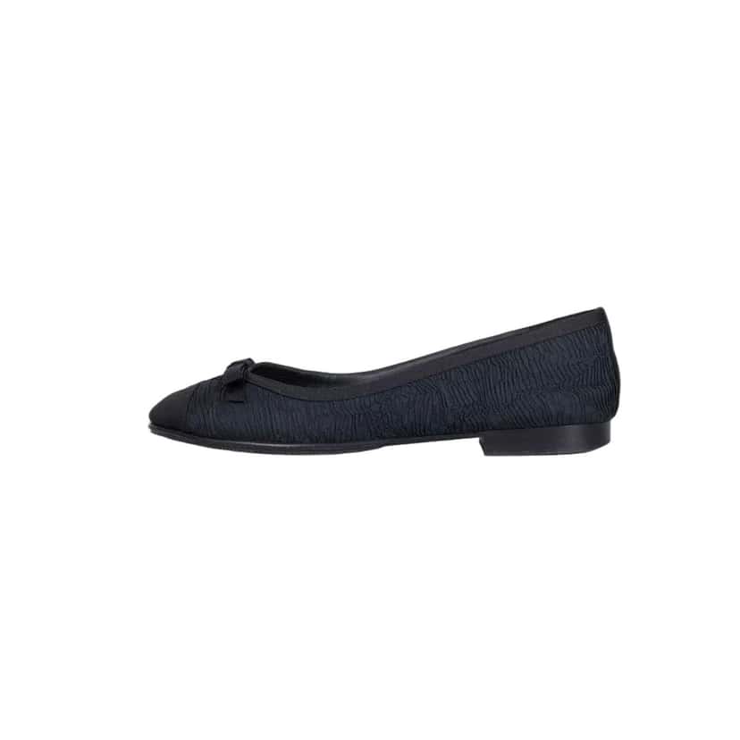 Chanel Chanel Black Textile Ballerina Flats with Bows, Size 38.5 Pre-owned Black Leather Good condition - Front View