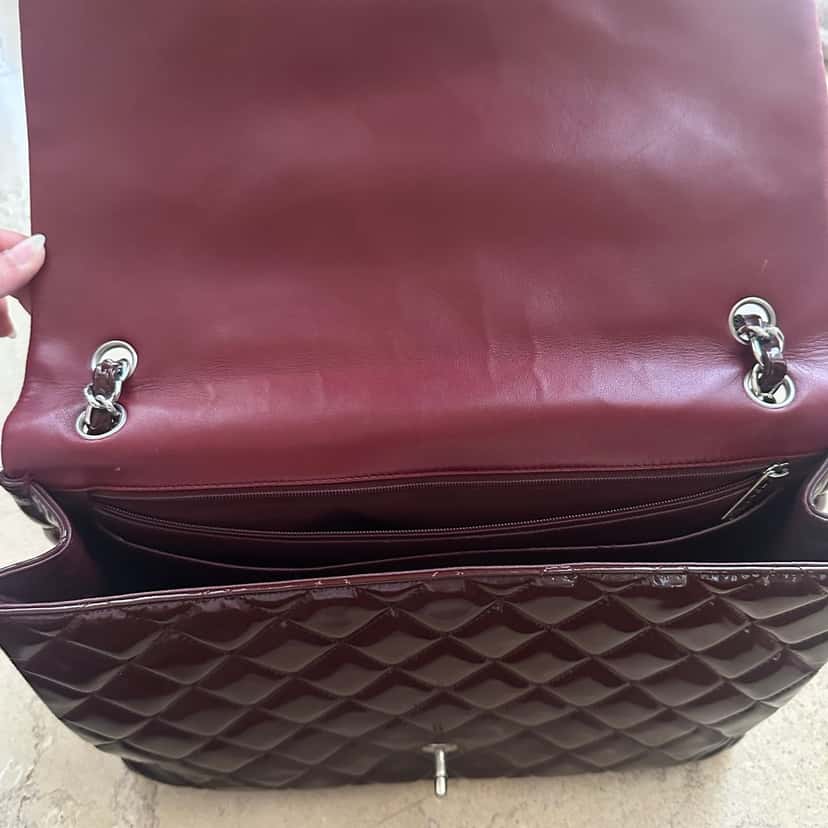 Chanel Timeless/Classique Burgundy Leather Very good condition - Model View