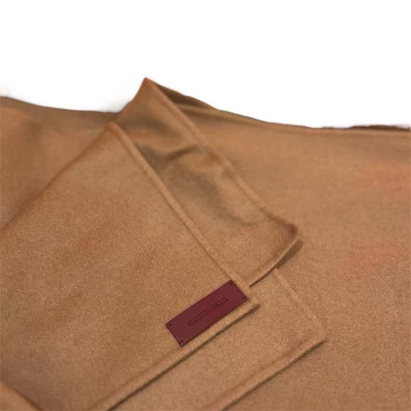 Hermès Trompe l'Oeil Stole Camel Cashmere Never worn, with tag - Front View