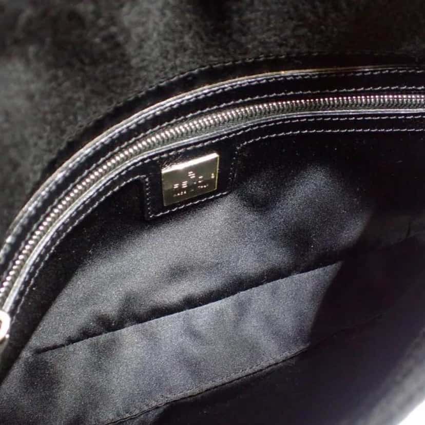Fendi Baguette Black Suede Leather Good condition - Inside View