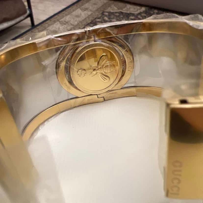 Gucci Twirl Blooms Watch Gold Never worn, with tag - Inside View