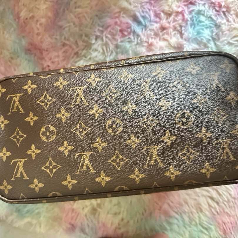 Louis Vuitton Neverfull Brown Canvas Silver Very good condition - Model View