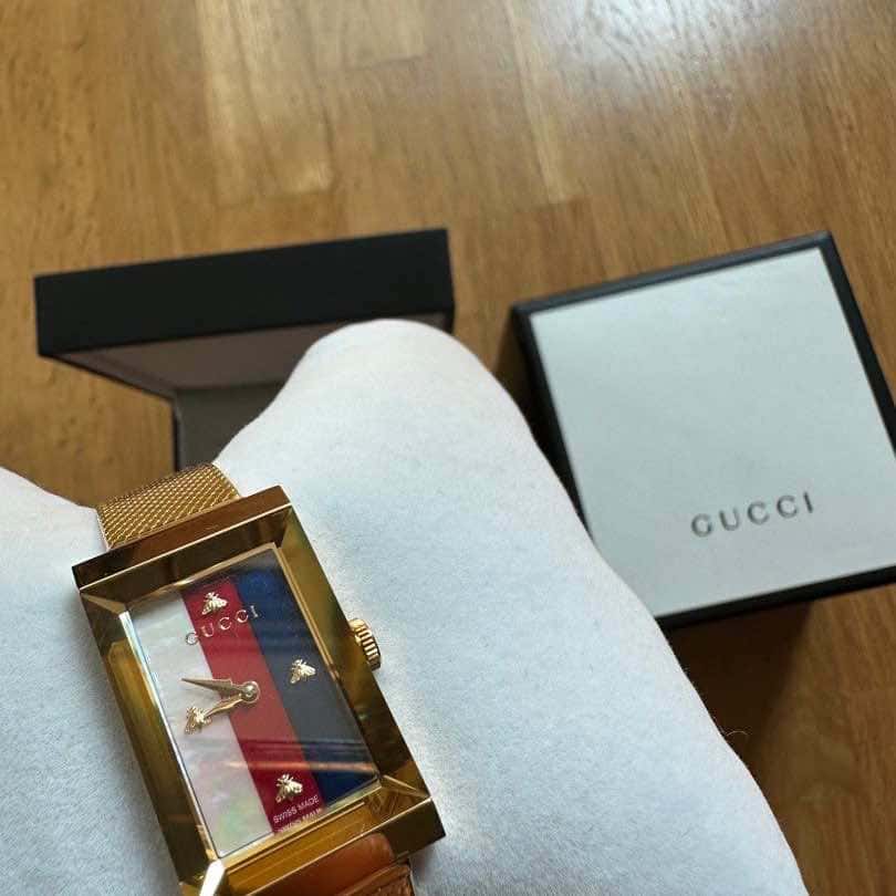 Gucci G-Frame Watch Gold Never worn, with tag - Model View
