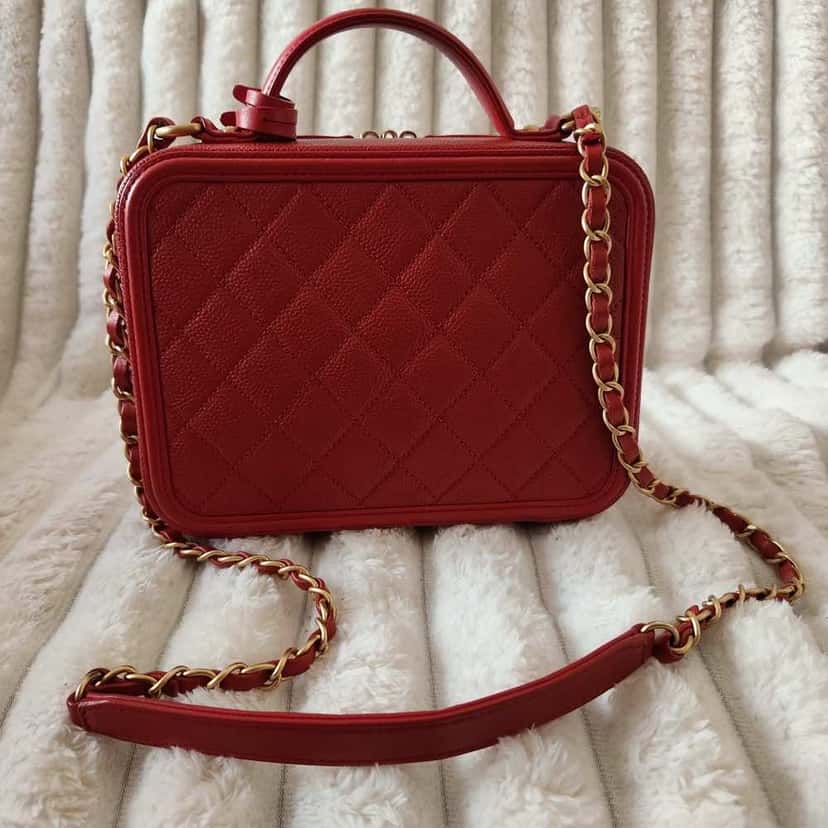 Chanel Filigree Vanity Case Red Leather Gold Very good condition - Back View