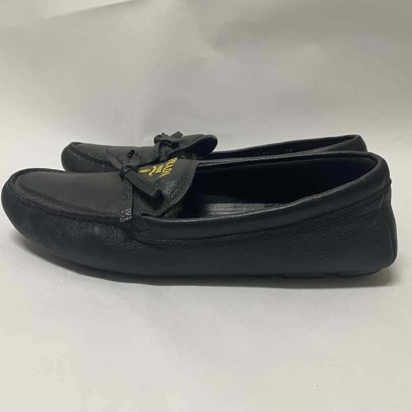 Prada Bow Loafers Black Leather Very good condition - Back View