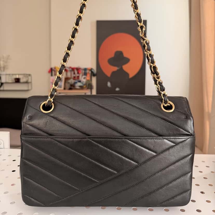 Chanel Classic Black Very good condition - Back View