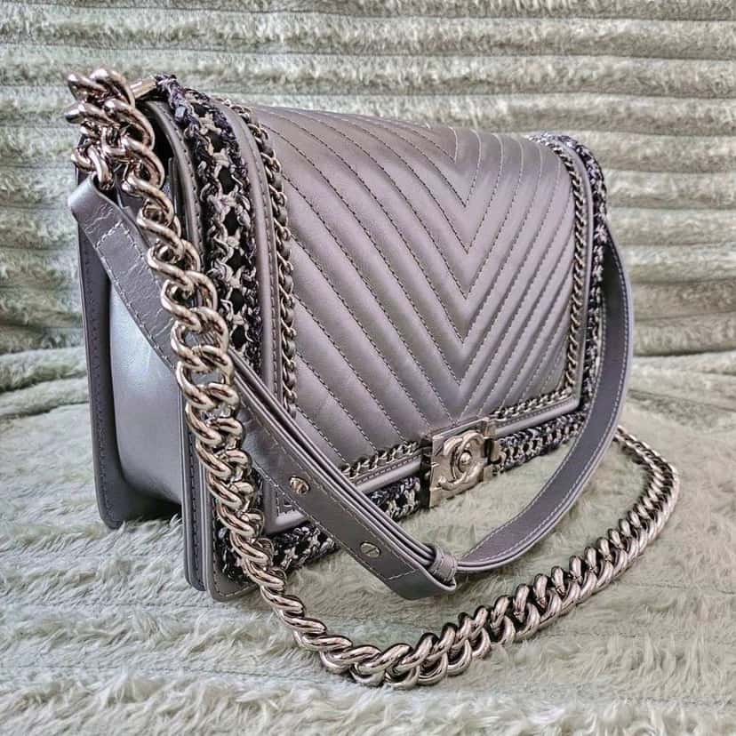 Chanel Boy Silver Leather Silver Good condition - Back View