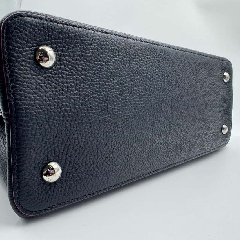 Louis Vuitton Capucines Black Good condition - Inside View