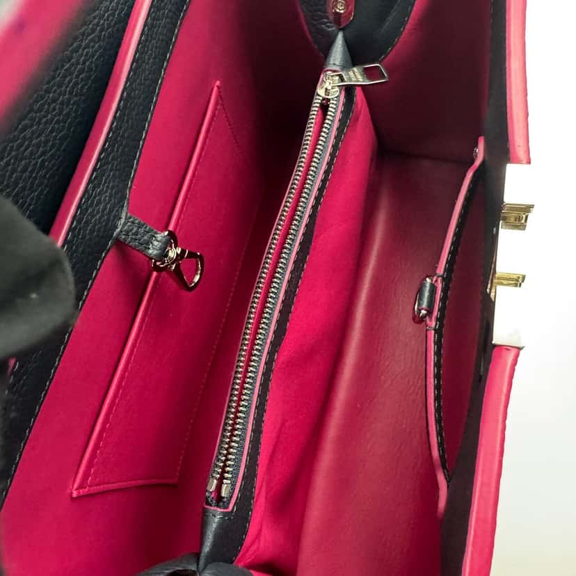 Louis Vuitton Capucines Black Good condition - Model View