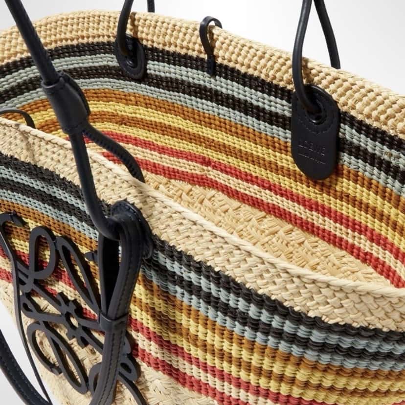 Loewe Loewe Anagram Basket Beige Jute Never worn, with tag - Model View