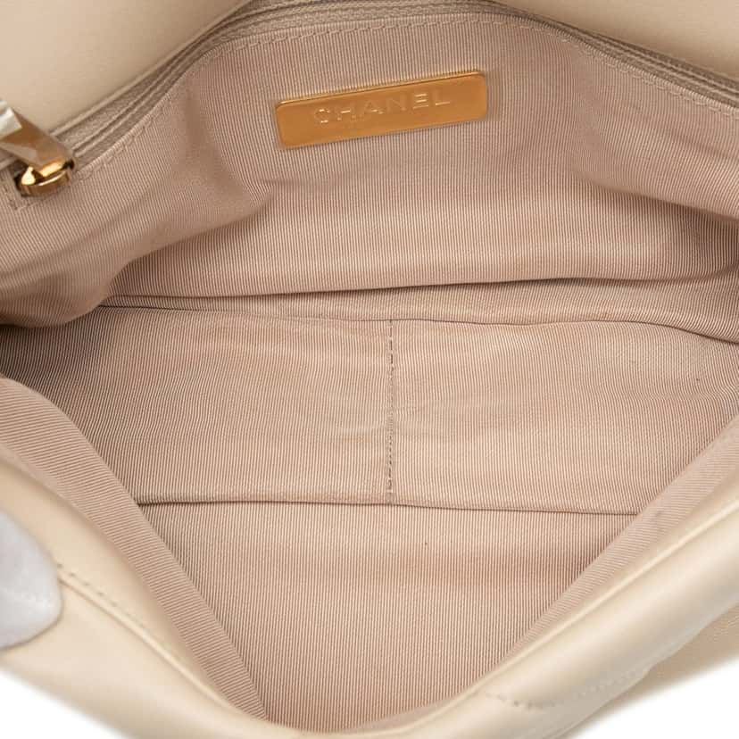 Chanel Medium Lambskin 19 Flap Brown Leather Very good condition - Model View