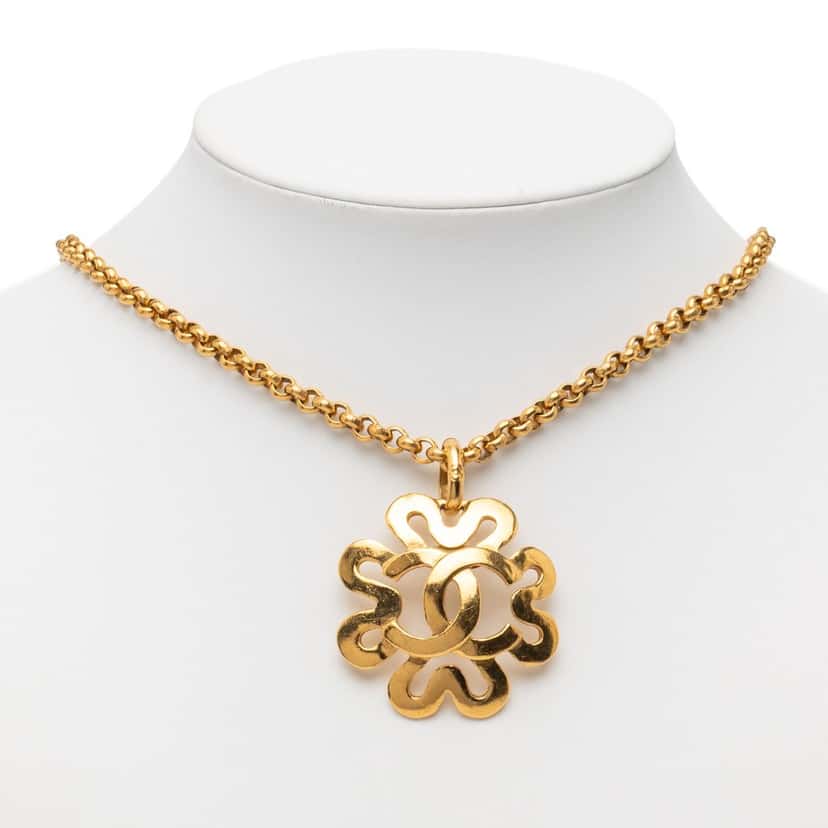 Chanel Gold Plated CC Clover Chain Pendant Necklace Gold Metal Very good condition - Box View