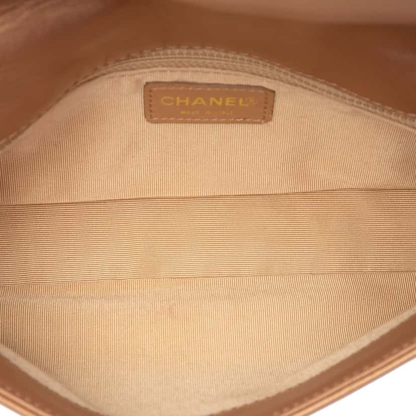 Chanel CC Chocolate Bar Metallic Lambskin Shoulder Bag Gold Leather Very good condition - Model View