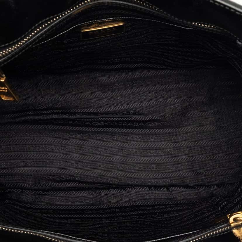 Prada Saffiano Vernice Trimmed Tessuto Parabole Tote Black Very good condition - Model View