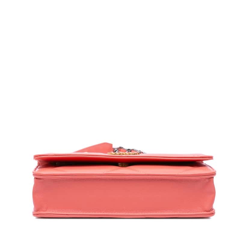 Chanel Quilted Lambskin 19 Wallet on Chain Pink Leather Very good condition - Inside View