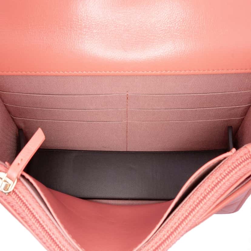 Chanel Quilted Lambskin 19 Wallet on Chain Pink Leather Very good condition - Model View