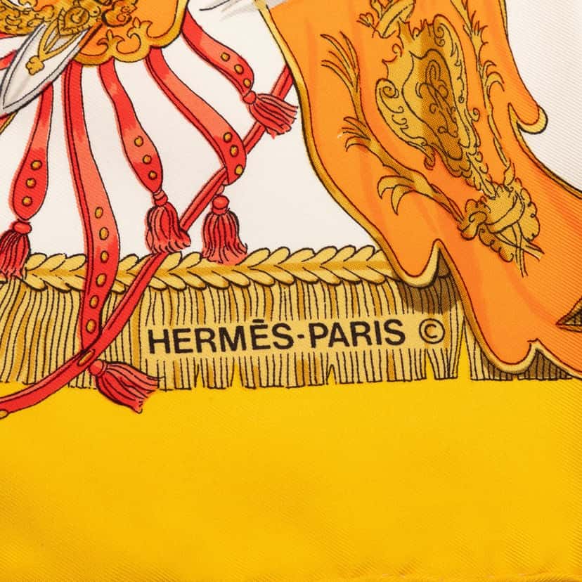 Hermès Caparacons De La France Et De L Inde Silk Scarf 90 Yellow Very good condition - Inside View