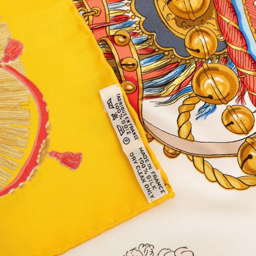 Hermès Caparacons De La France Et De L Inde Silk Scarf 90 Yellow Very good condition - Model View
