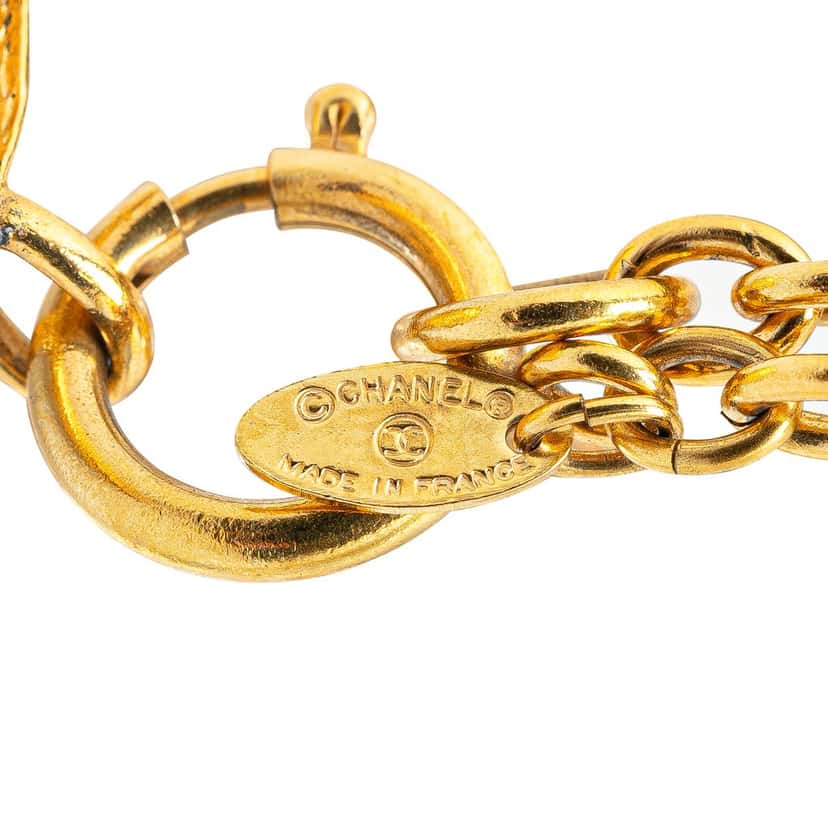Chanel Gold Plated CC Round Pendant Necklace Gold Metal Very good condition - Back View