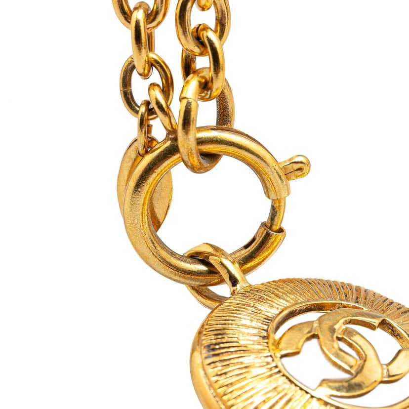 Chanel Gold Plated CC Round Pendant Necklace Gold Metal Very good condition - Box View