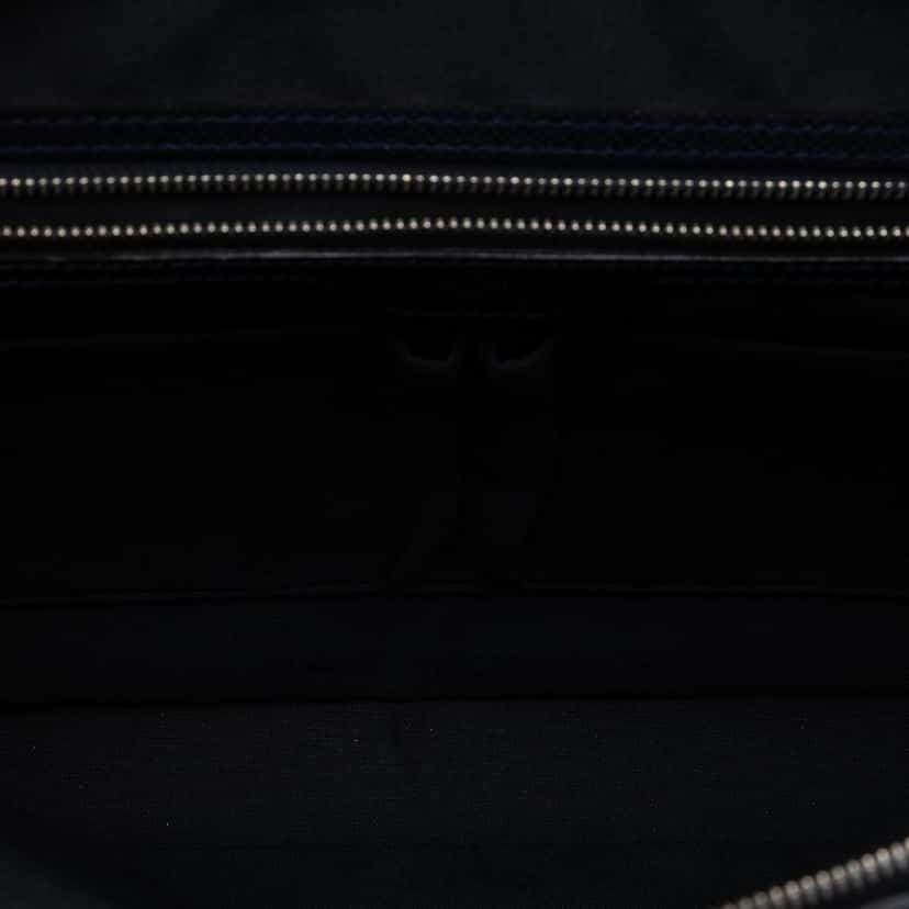 Louis Vuitton Taiga Vassili PM Blue Leather Very good condition - Model View