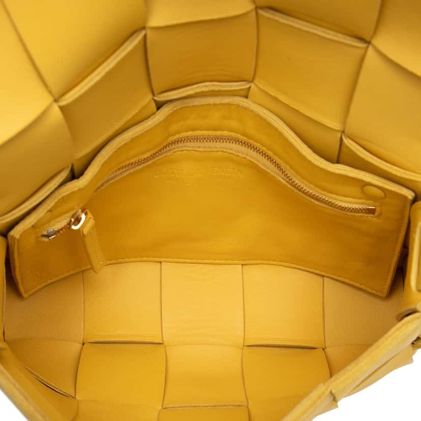 Bottega Veneta Nappa Intrecciato Cassette Crossbody Yellow Leather Very good condition - Model View