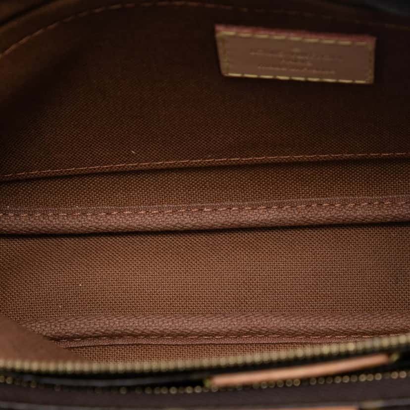 Louis Vuitton Monogram Multi Pochette Accessoires Brown Very good condition - Model View