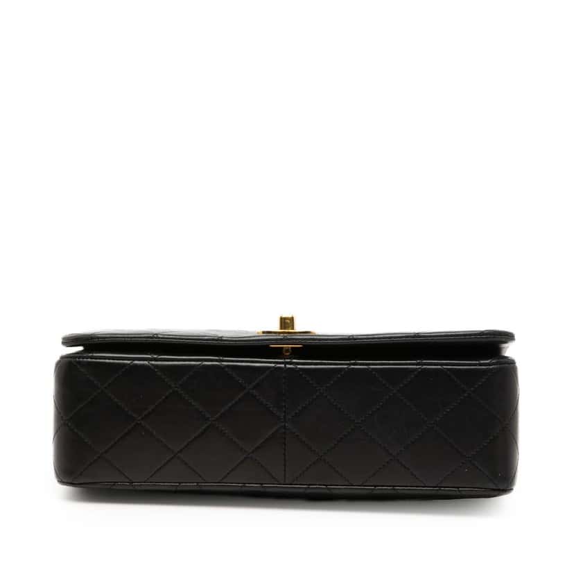Chanel Medium Quilted Lambskin Full Flap Black Leather Very good condition - Inside View