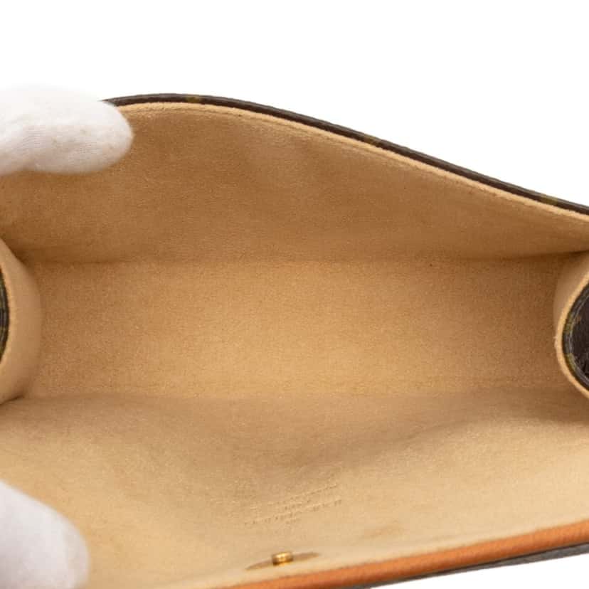 Louis Vuitton Monogram Pochette Florentine Brown Very good condition - Model View