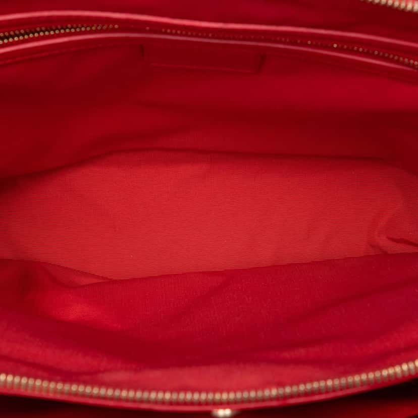 Dior Large Lambskin Cannage Soft Zipped Lady Dior Shopping Tote Red Leather Very good condition - Model View