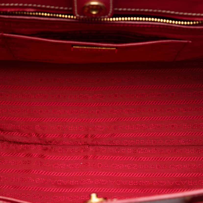 Prada Bicolor Saffiano Lux Satchel Red Leather Very good condition - Model View