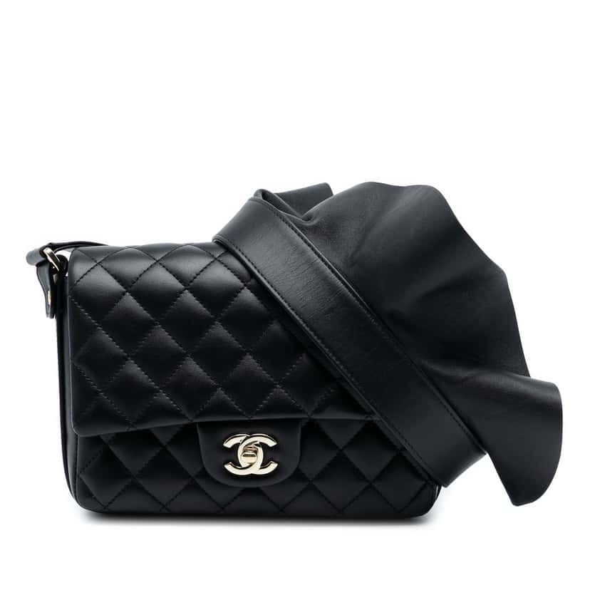 Chanel Quilted Calfskin Bolero de Chanel Flap Black Leather Very good condition - Front View