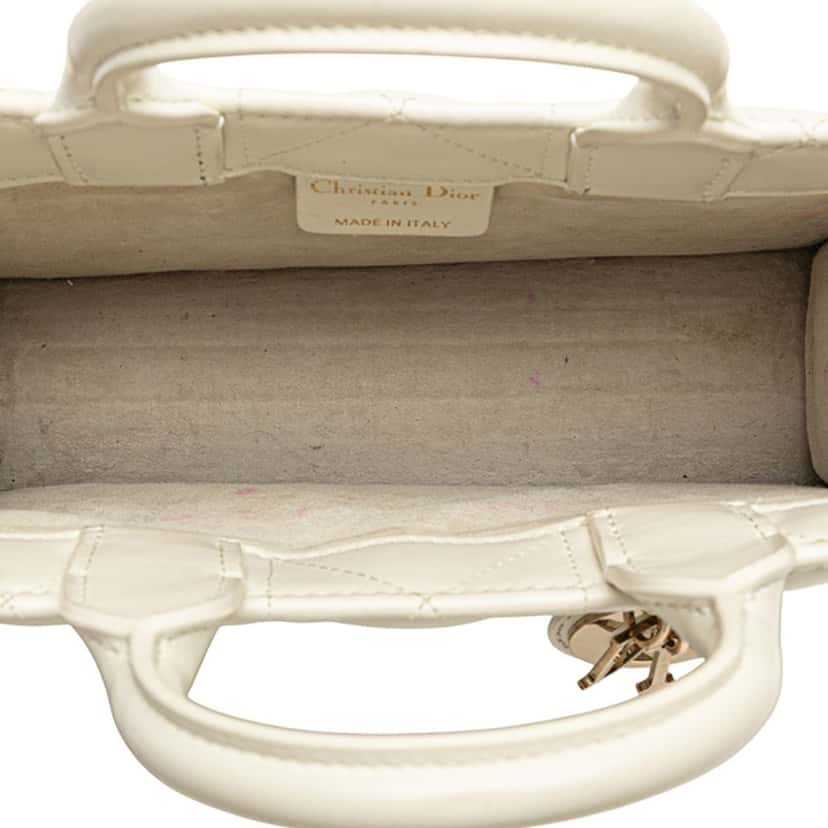 Dior Mini Calfskin Macrocannage Book Tote White Leather Very good condition - Model View
