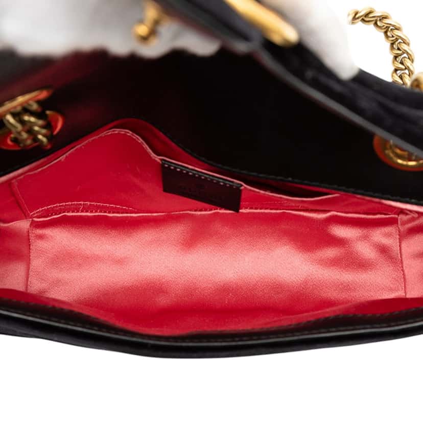 Gucci Small GG Marmont Matelasse Velvet Shoulder Bag Black Very good condition - Model View