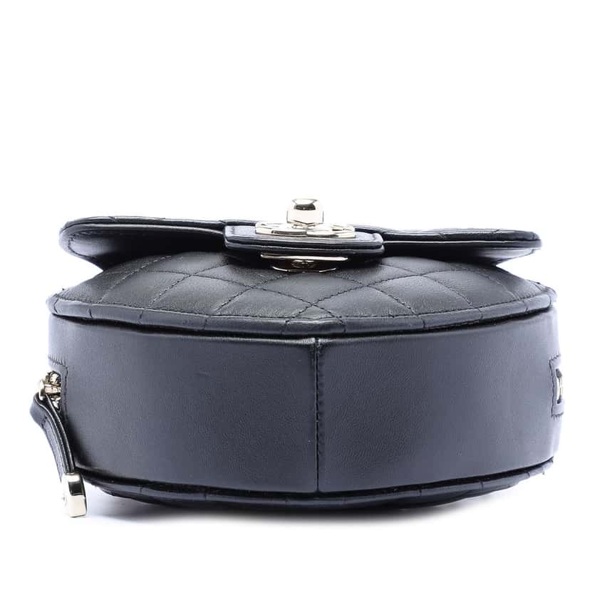 Chanel Mini Lambskin CC in Love Heart Crossbody Black Leather Very good condition - Inside View