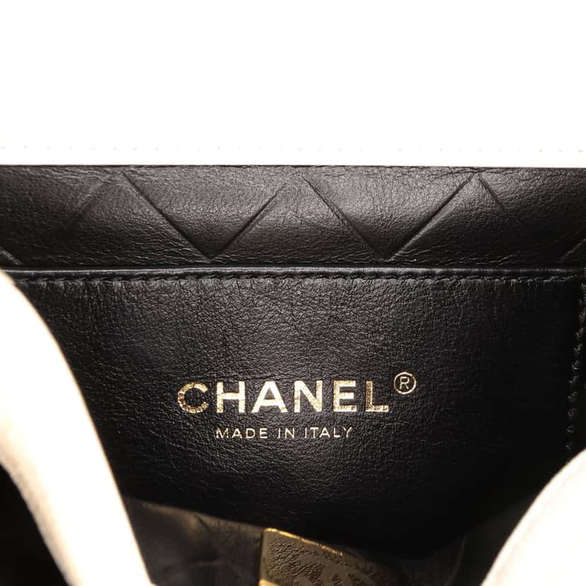 Chanel CC Quilted Lambskin Round Moon Messenger Flap White Leather Very good condition - Box View