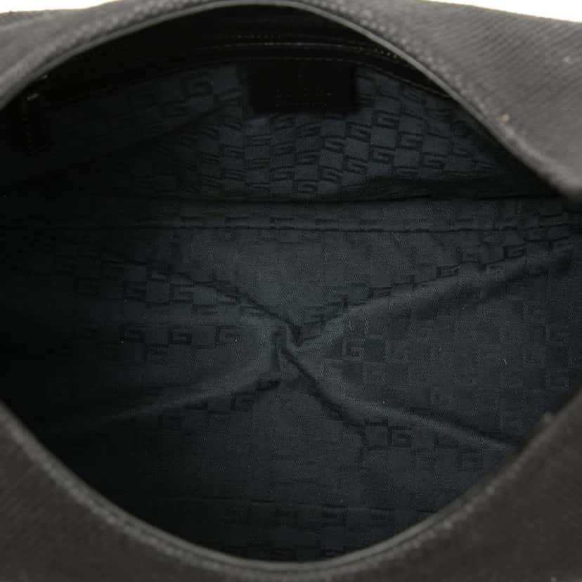 Gucci Canvas Shoulder Bag Black Very good condition - Model View